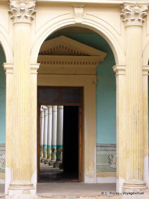 Eingang des alten College, San Cristobal de las Casas - Mexiko
