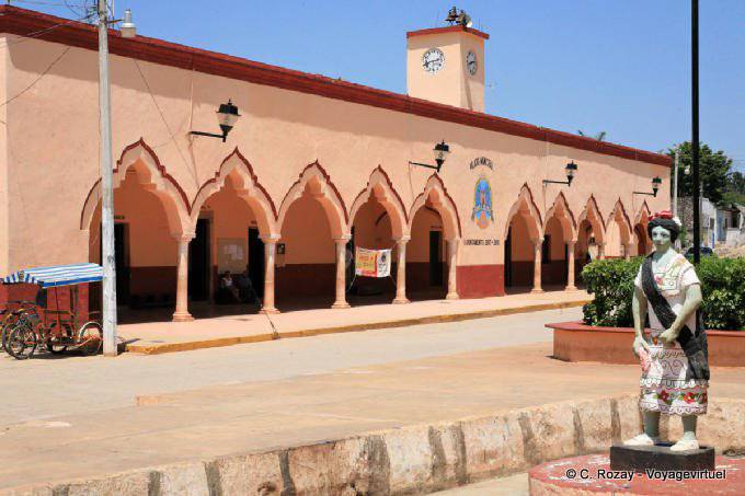 Arches auf dem Stadtplatz, Santa Elena - Mexiko