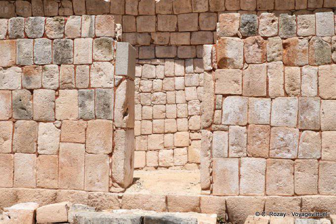 Walls of cubic Steine, Nord-Palast, Sayil - Mexiko
