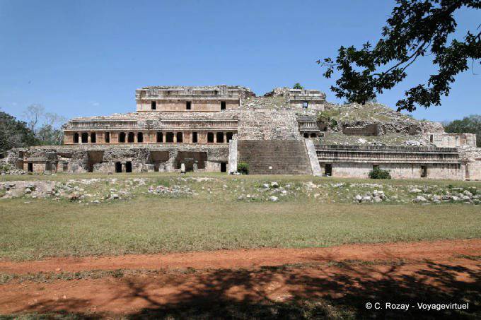 Blick auf die Fassade des Palacio Norte, Sayil - Mexiko