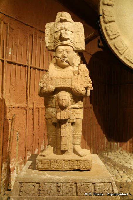 Statue K'inich Chapat, Museum Tonina - Mexiko