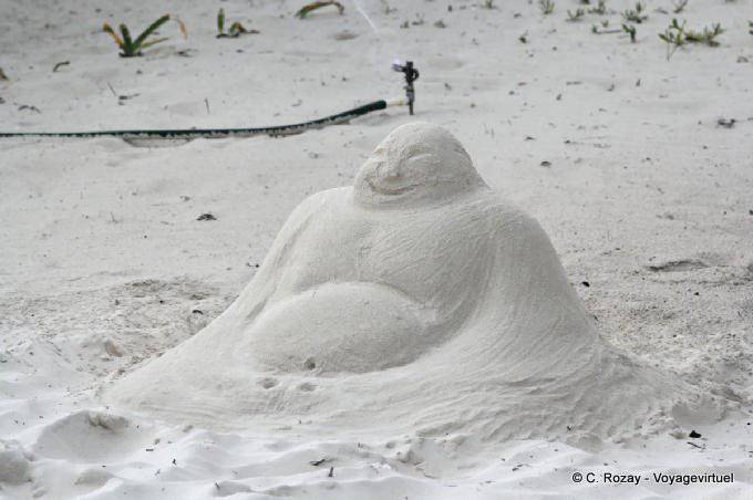 Buddha weißen Sand am Strand, Tulum - Mexiko
