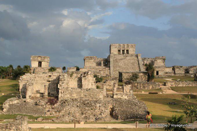 Panoramasicht auf den Hauptpalast, El Palacio, Tulum - Mexiko