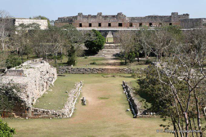 Juego de Pelota Blick und las Monjas Cuadrangula von der Casa de las Tortugas, Uxmal - Mexiko