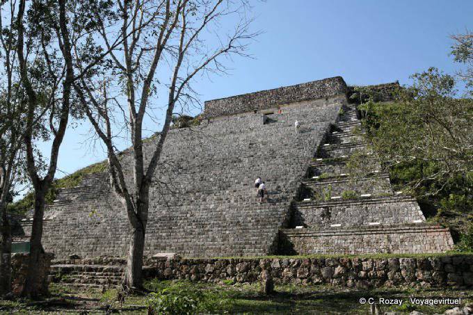Bergauf klettern die große Treppe, große Pyramide, Uxmal - Mexiko