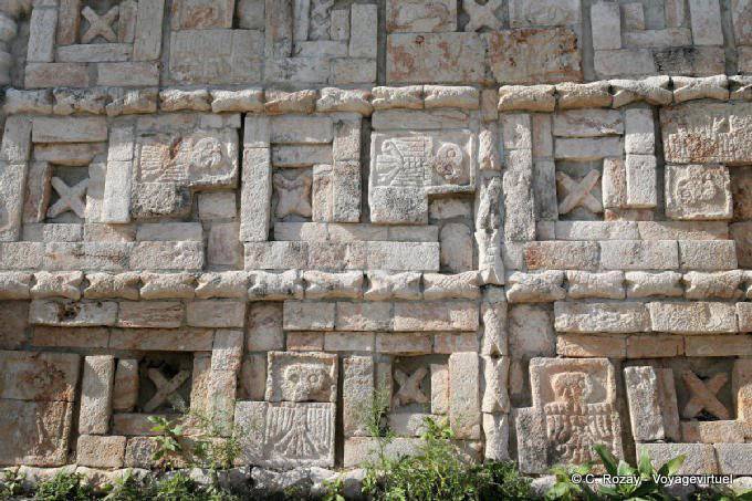 Darstellungen von Papageien an der Fassade, große Pyramide, Uxmal - Mexiko