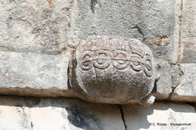 Eine geschnitzte Schildkröte auf das Haus der Schildkröten, Uxmal - Mexiko