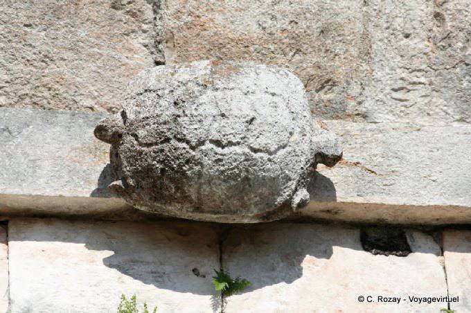 Doppelkopfschildkröten auf der Vorderseite des Hauses der Turtles, Uxmal - Mexiko