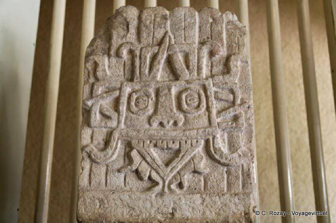 Fragment einer Stele, Museum, Uxmal - Mexiko