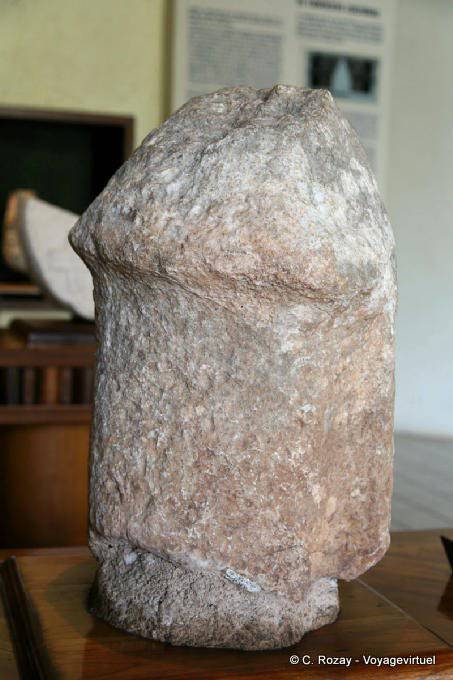 Stein Phallus, Museum of Uxmal - Mexiko