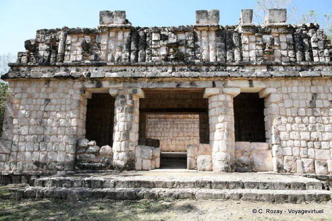Aufbau der archäologischen Stätte von Uxmal - Mexiko