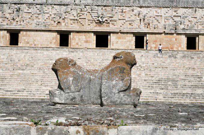 Der Thron Jaguar vor der Gouverneurspalast, Uxmal - Mexiko