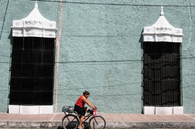Vorbei an einen Radfahrer, Calle 42, Valladolid - Mexiko