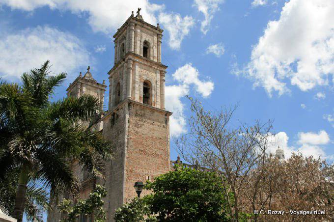 Türme der Kathedrale von San Servacio, Valladolid - Mexiko