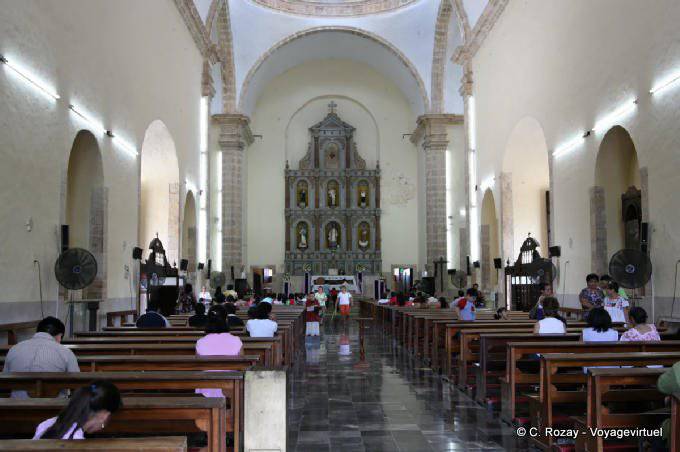 Das Langhaus, die Kathedrale von San Gervasio, Valladolid - Mexiko
