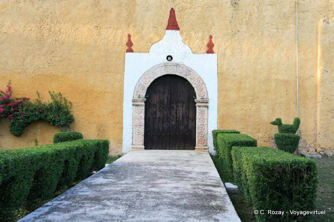 Portal zur Seite, Templo San Juan de Dios, Valladolid - Mexiko