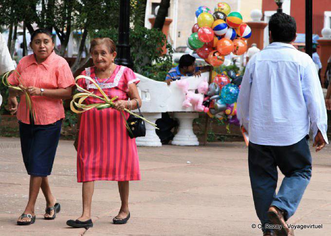 Wanderer in den Zocalo, Valladolid - Mexiko