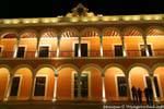 Die Bibliothek, die Plaza de la Republica, Campeche in der Nacht, Mexiko.