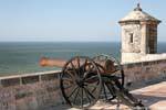 Canon Blick auf das Meer, Fort San Miguel, Campeche, Mexiko.