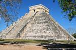 Castillo, ein anderer Blick auf die berühmte Pyramide des Kukulkan, Chichen Itza, Mexiko.