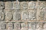 Wand der Schädel Tzompantli, Chichen Itza, Mexiko.