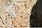 Mann, die aus dem Mund einer gefiederten Schlange, Erleichterung, Plattform Venus, Chichen Itza, Mexiko.