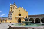 Brunnen vor der Kirche von Santo Domingo, Comitán, Mexiko.