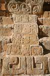 Maya Hieroglyphen rechten Eingang zum El Torre, Ek Balam, Mexiko.