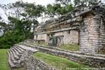 Ein Ende ist Nord-Gruppe, die fünf Tempeln gehören, Palenque, Mexiko.