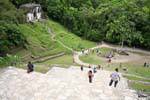 Plaza del Sol Blick von den Stufen des Tempels des Kreuzes, Palenque, Mexiko.