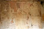 Flachrelief des Angebots um Maya Hieroglyphen, Templo XIV, Palenque umgeben, Mexiko.