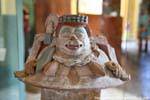 Keramik mit Schokolade Gott Zunge heraus, Museum Tonina, Mexiko.