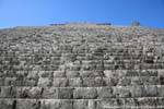 Auf den Stufen der Großen Pyramide, Uxmal, Mexiko.