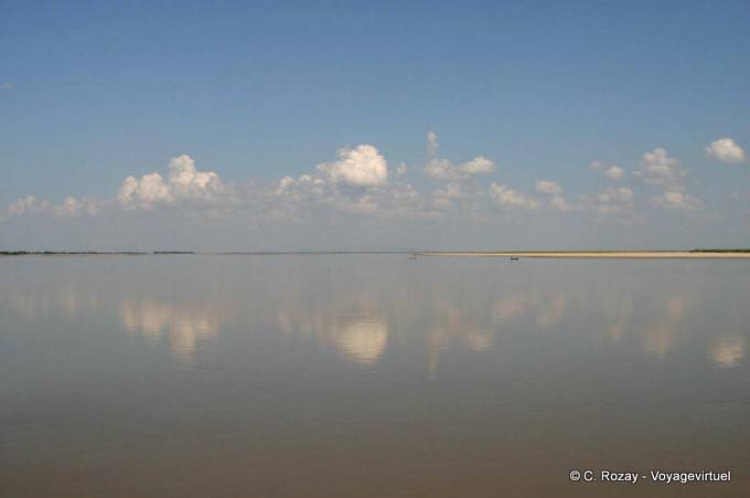 Reflexionen der Wolken, Ayeyarwady (Irrawaddy), Bagan - Myanmar (Birma)