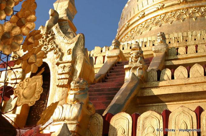 Die Treppen aus Swezigon Pagode in Bagan - Myanmar (Birma)