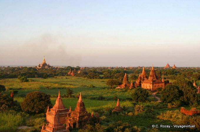 Abendlichter auf den Tempel und Pagoden in Bagan - Myanmar (Birma)