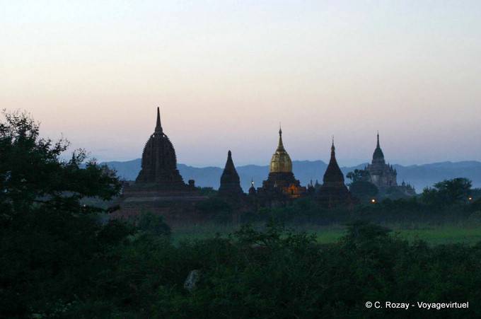 Abendnebel in Bagan - Myanmar (Birma)