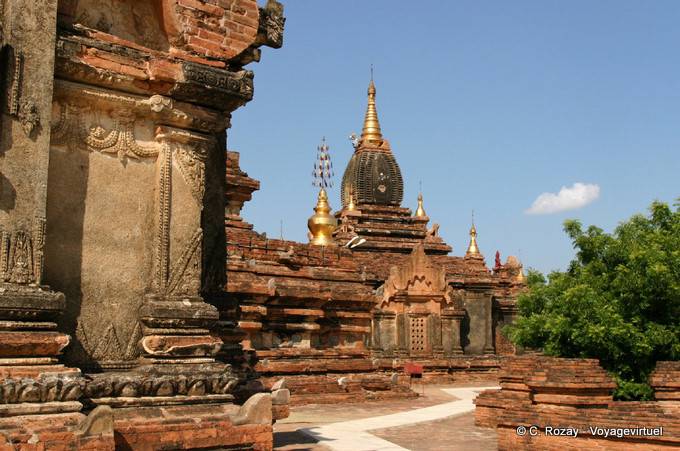 Am Fuße des Dhammayazika Pagode, der Tempel der Zukunft Buddha, Bagan - Myanmar (Birma)