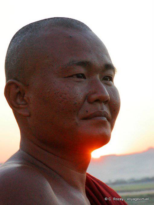 Ashinhsiha buddhistischer Mönch Bagan - Myanmar (Birma)