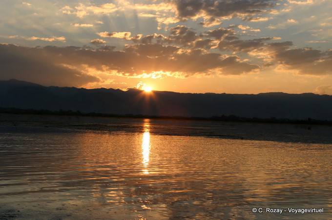 Sonnenuntergang in Richtung Heho, Inle-See - Myanmar (Birma)
