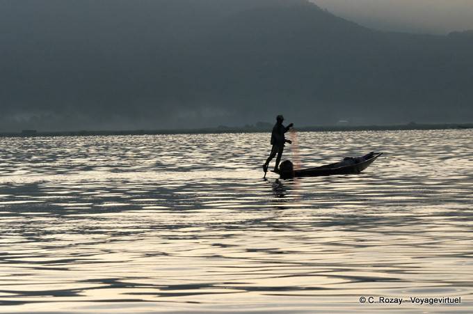 In den grauen Abend wird, Inle-See - Myanmar (Birma)
