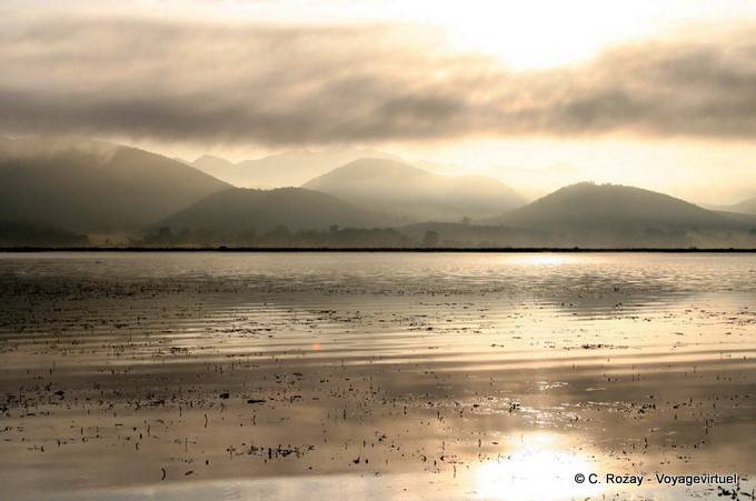 Malerischen Lake Inle im ersten Licht der Morgendämmerung - Myanmar (Birma)