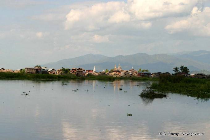 Blick auf ein Dorf, Inle-See - Myanmar (Birma)
