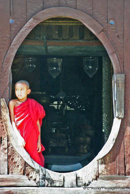 Junger Mönch im Kloster Tor Shwe Yan Pyay, Inle-See - Myanmar (Birma)