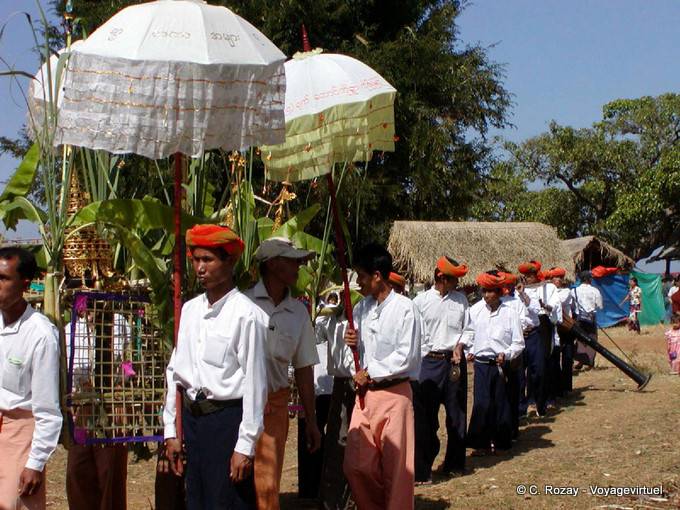 Die Reliquie und Prozessionsumzug in Taung To, Inle-See - Myanmar (Birma)