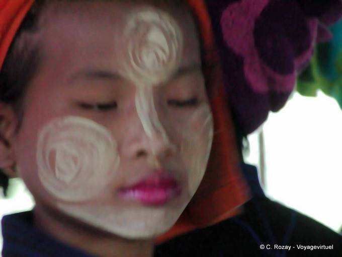 Gesicht im thanaka bè gya, Inle-See gemalt - Myanmar (Birma)