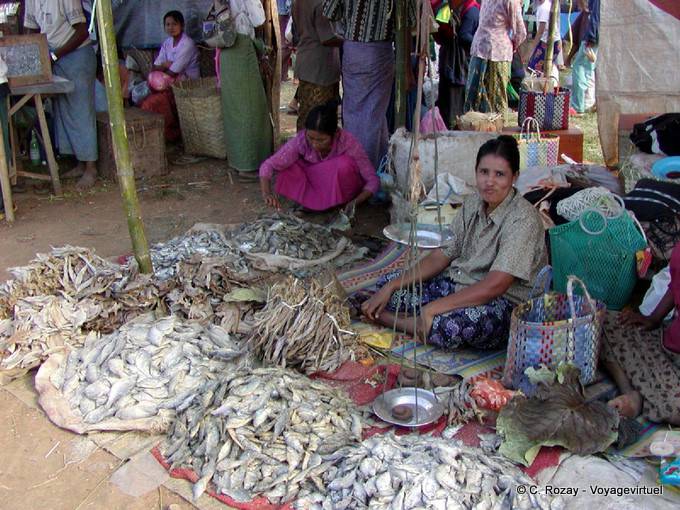 Etal getrockneter Fisch, Markt Khaung Daing, Inle-See - Myanmar (Birma)