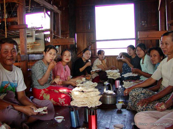 Potluck in der Fabrik, Inle-See - Myanmar (Birma)