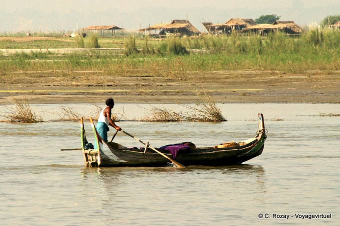 Vorbei Boot rudern, Ayerwayadi Fluss, Mandalay - Myanmar (Birma)