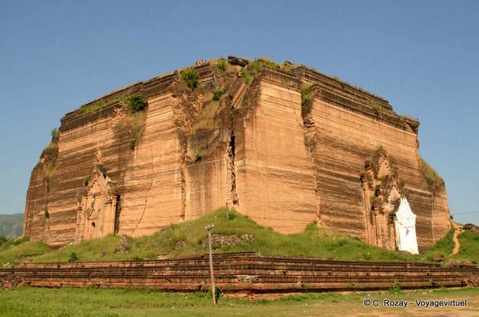 Die unvollendete Mingun Pagode, Montara Gyi Pagode, Mandalay - Myanmar (Birma)